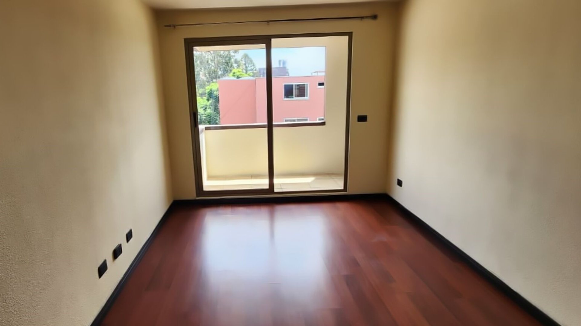 Apartamento amplio en Jardines de Las Charcas, Zona 11 - Miniatura 4