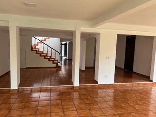 Casa en Alquiler – Zona 14 | Sector La Villa para oficina o vivienda - 2