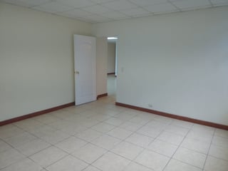 Renta de oficina en edificio Valsari Zona 10 - Image 5