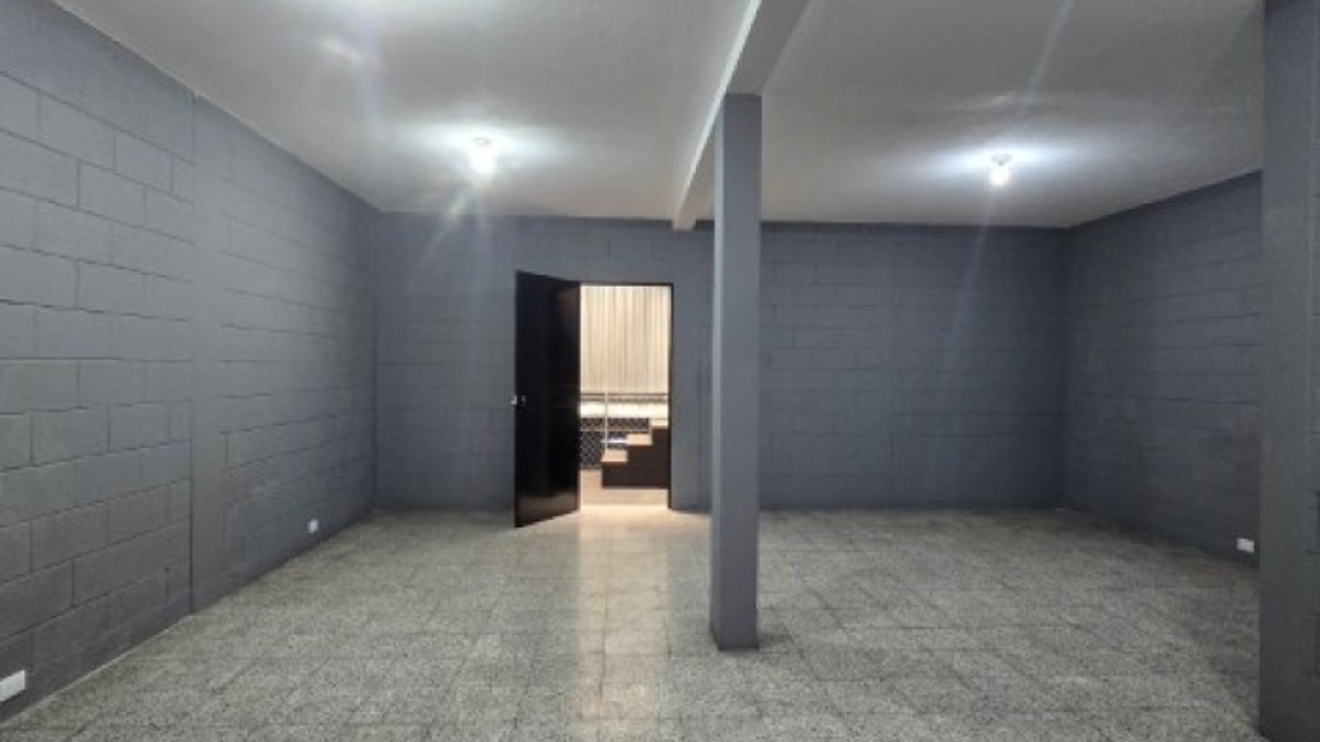Edificio y Bodega en Renta Zona 12 sobre Aguilar Batres - Miniatura 16