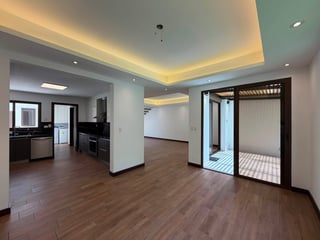 Exclusiva Casa de 4 Dormitorios en Renta - zona 16 Lomas de San Isidro - Guatemala - 2