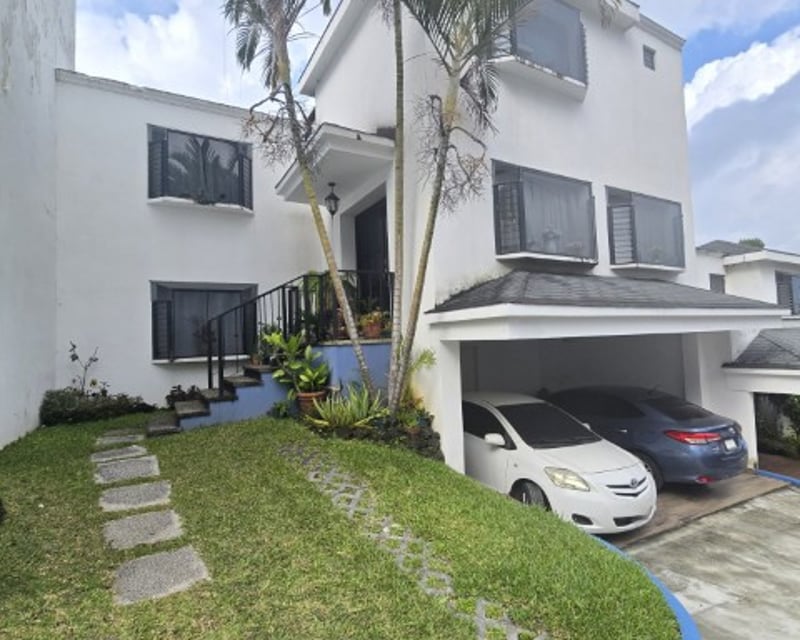 Casa en Venta en Condominio sobre Bulevar San Cristóbal