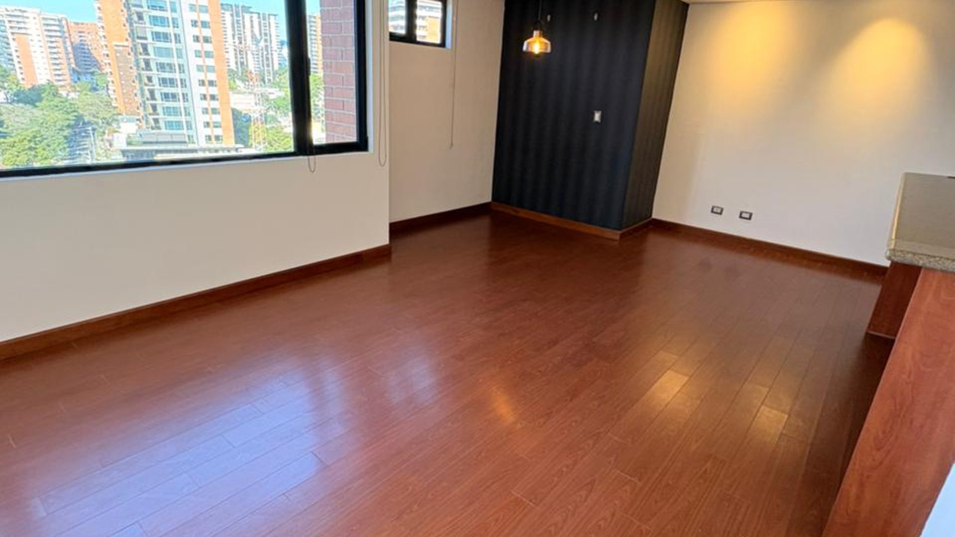 Alquilo apartamento en Torre Condesa zona 14