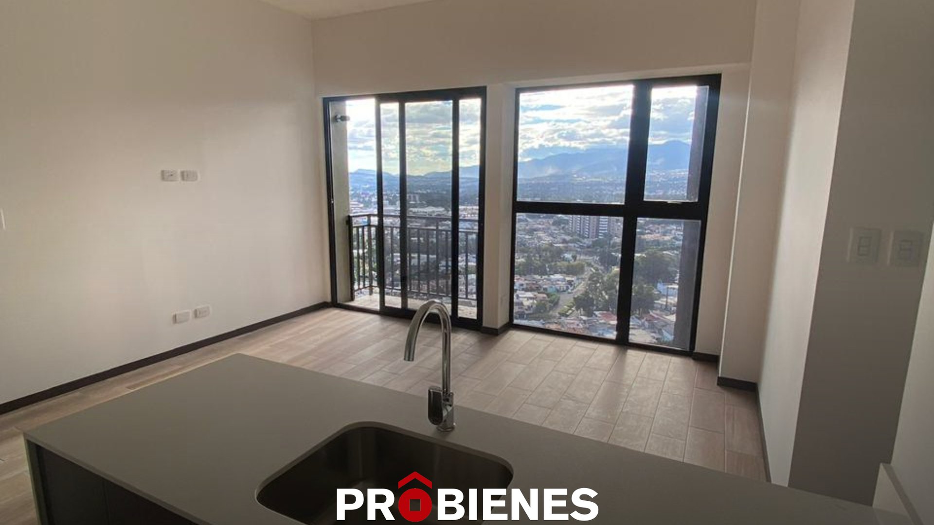 Apartamento en renta | Altaire zona 11 - Image 1