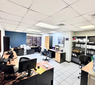 VENDO OFICINAS – ZONA 11
