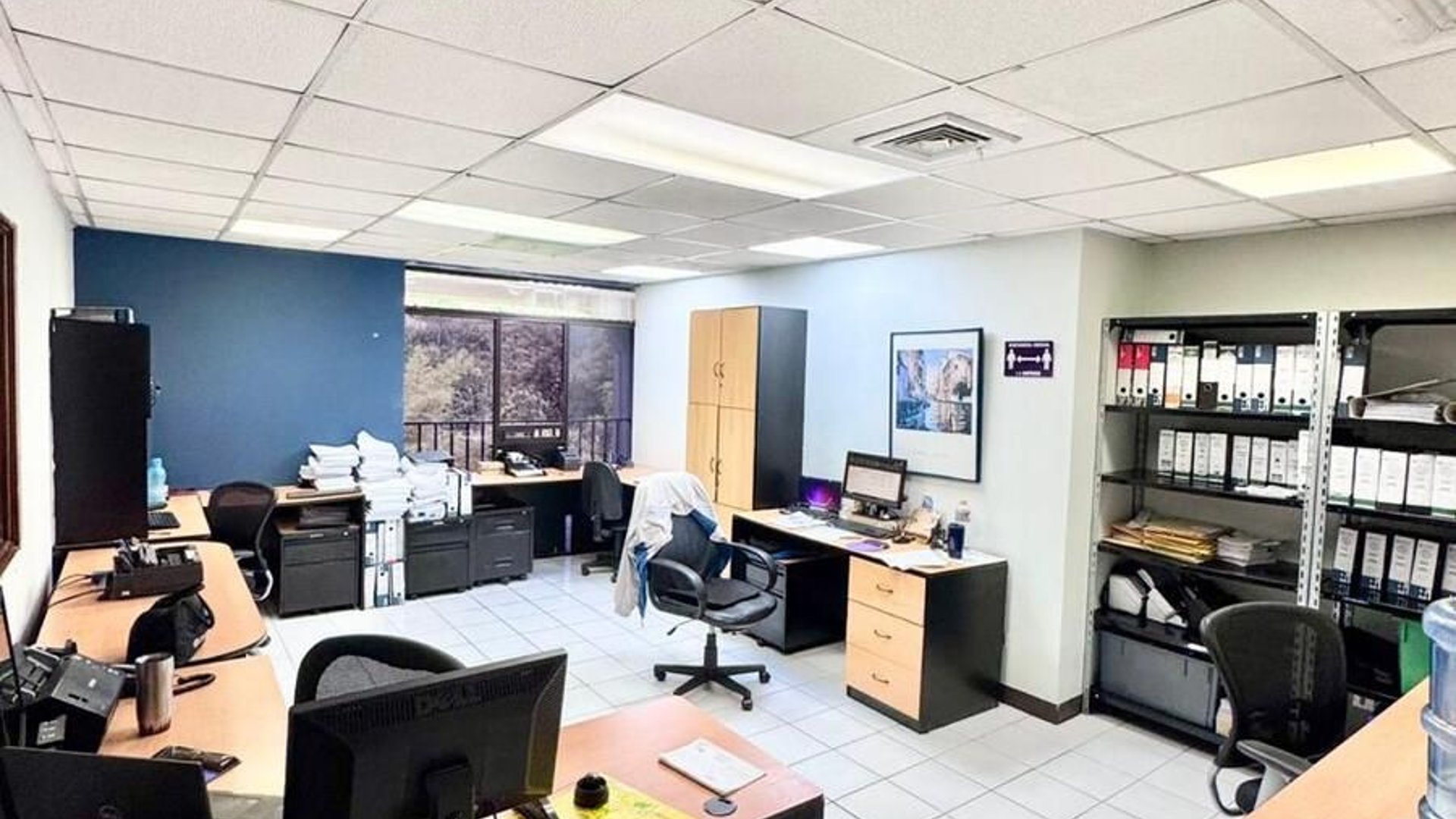 VENDO OFICINAS – ZONA 11