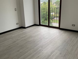 Alquilo lindo apartamento en Lirios de Cayala - Image 1