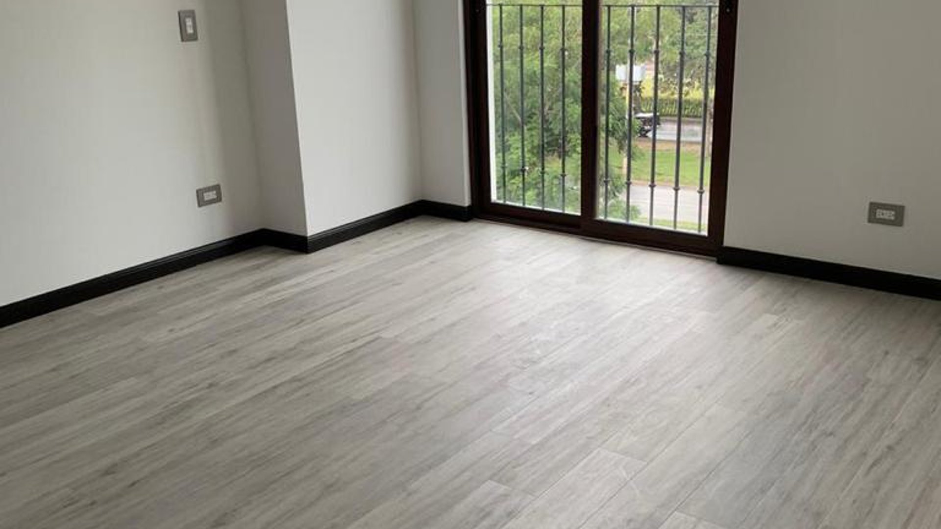 Alquilo lindo apartamento en Lirios de Cayala