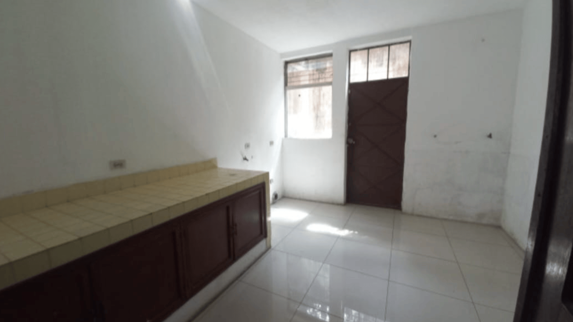 CASA COMERCIAL EN RENTA EN CARRETERA EL SALVADOR - Miniatura 4
