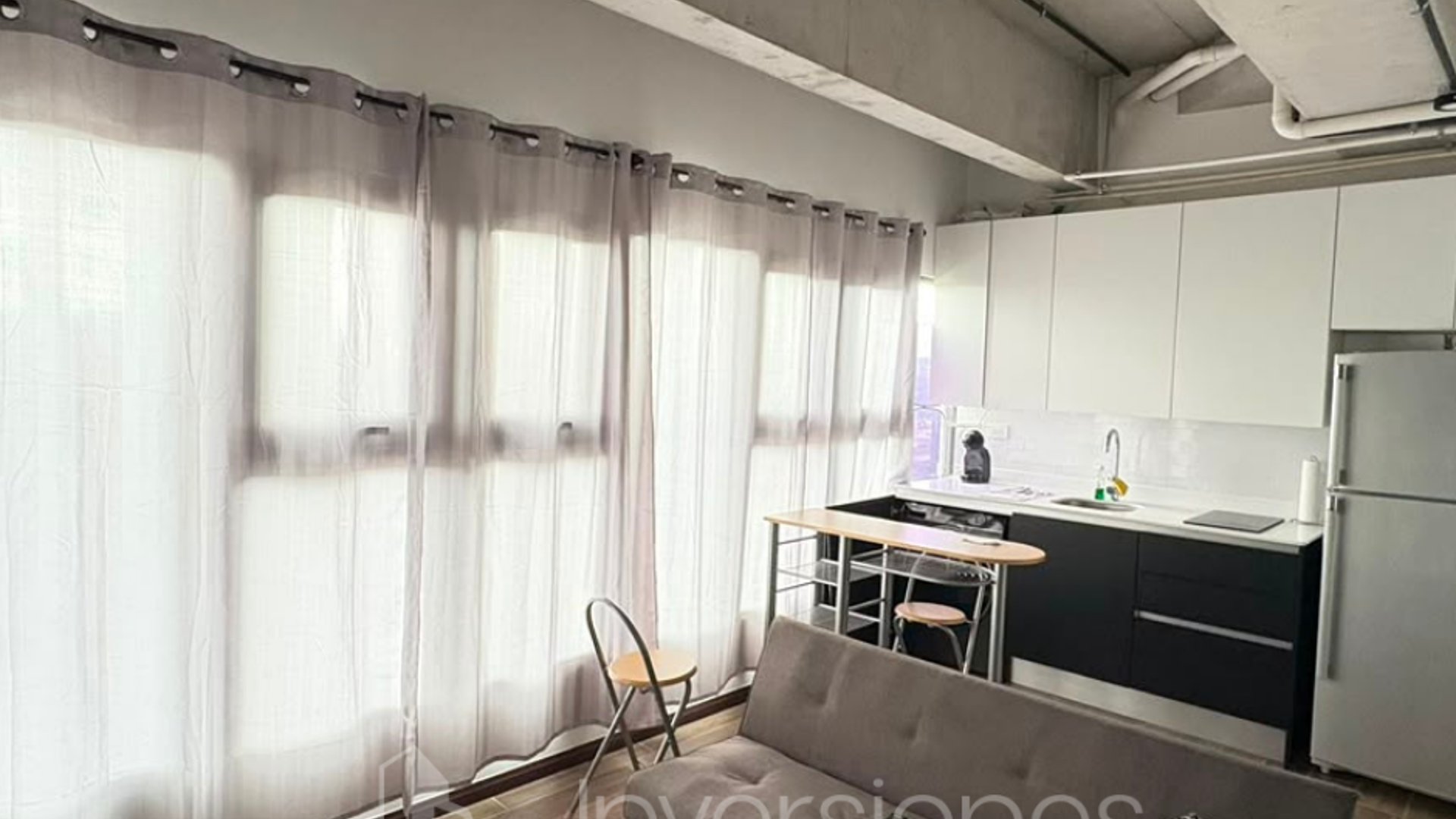 Apartamento en Renta, Amueblado y Equipado, Edificio Séptimo, Zona 4 - Miniatura 3