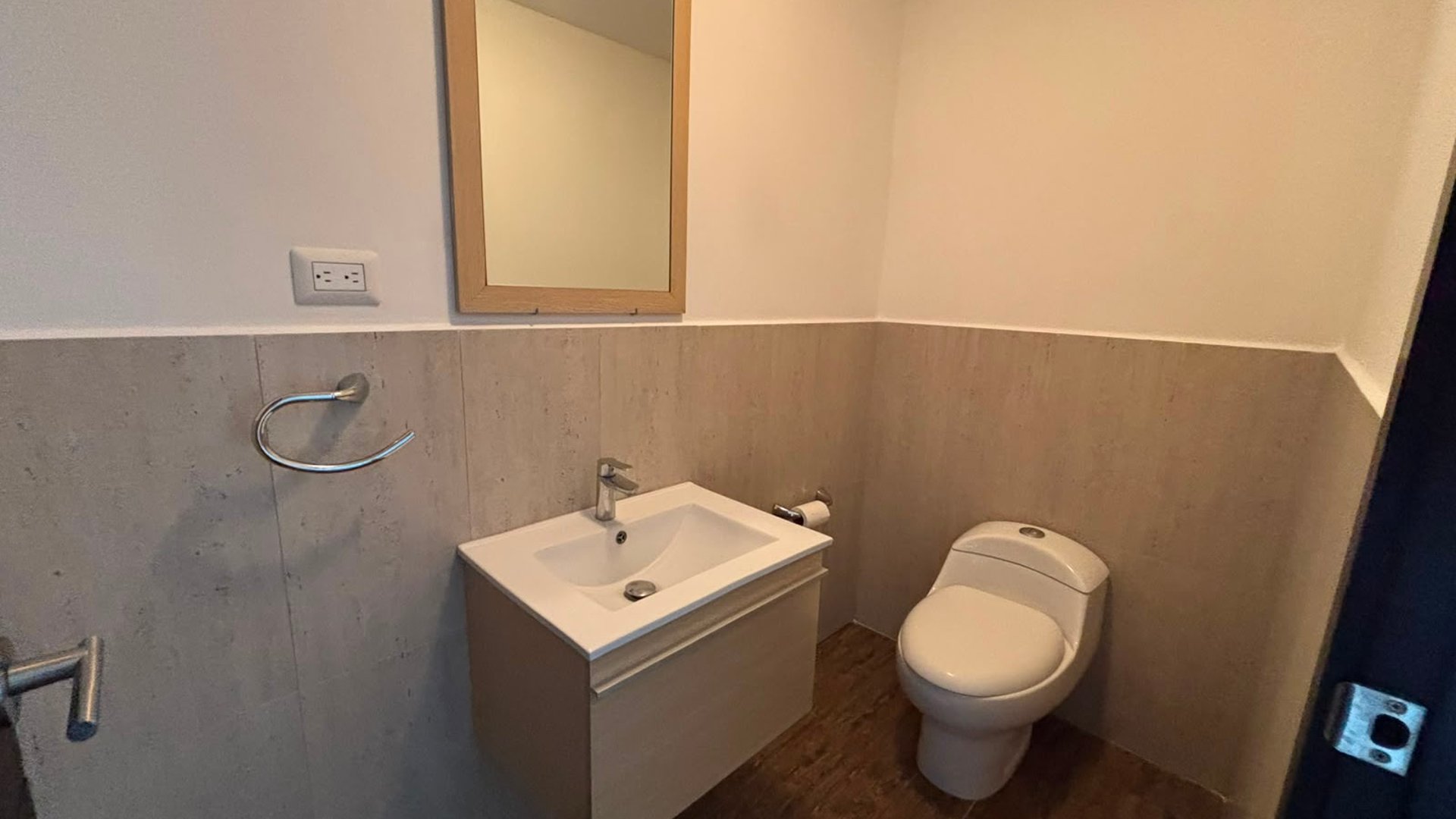 Apartamento en Alquiler Edificio Torre 360, zona 15 - Miniatura 2
