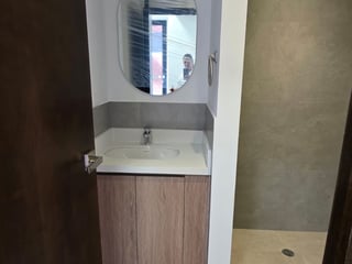 Lindo Apartamento alquilo a estrenar en zona 10 con jardín - Image 4