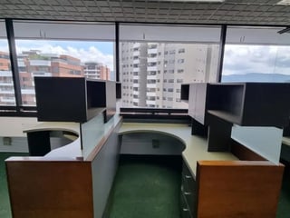 Alquilo linda y amplia oficina ubicada en Edificio Columbus zona 14 - 2