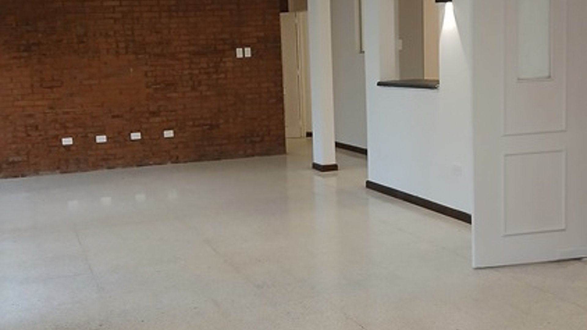 VENDO ZONA 3 CASA GRANDE EN COLONIA BRAN - Miniatura 2