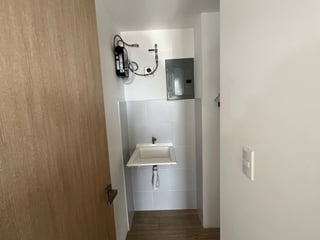 Vendo apartamento en Edificio MERAKI zona 10 por columpio de VH  - Image 7