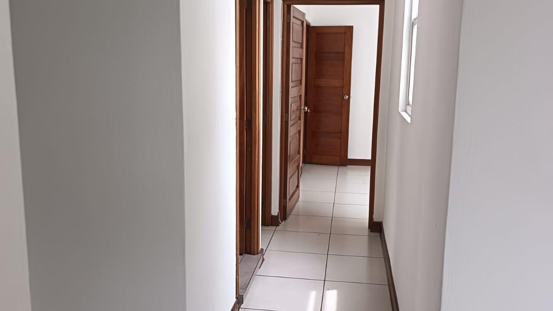 Casa en Renta zona 10 / 20 calle - Miniatura 12