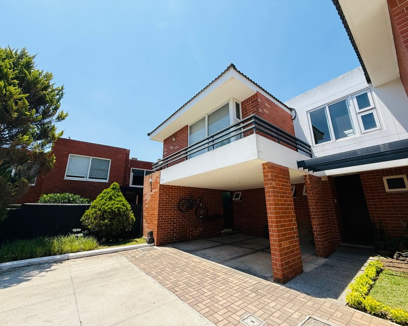 VENTA DE HERMOSA CASA CON MEJORAS - ENSENADA DE SAN ISIDRO, ZONA 16