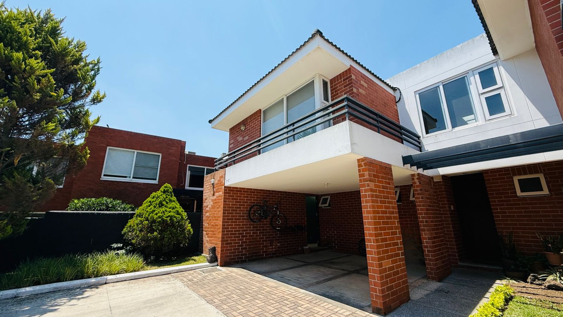 VENTA DE HERMOSA CASA CON MEJORAS - ENSENADA DE SAN ISIDRO, ZONA 16