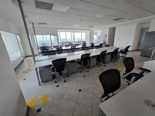 Oficina en renta amueblada y con balcon en zona 14 Ref-5285 - 2