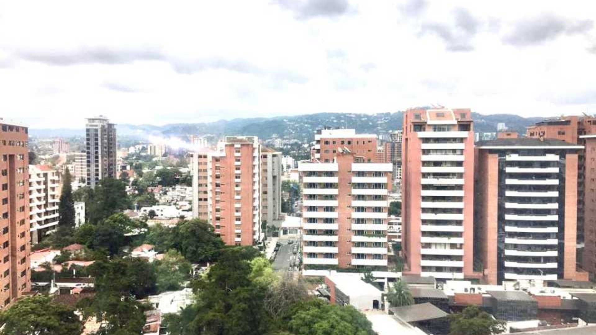 Vendo Oficina en Zona 10 Edificio Pialé - Miniatura 14