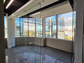 Europlaza, Zona 14 | Oficina en renta | 478 m² en nivel alto - Image 10