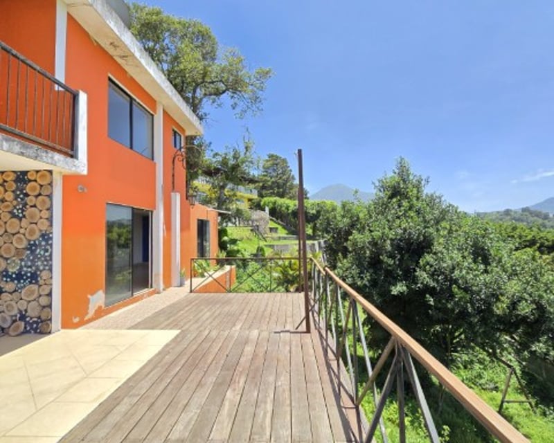 Casa en Venta con Vista Panorámica al Lago de Amatitlán