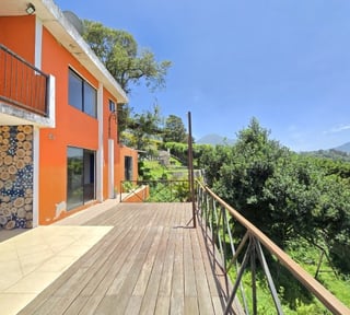 Casa en Venta con Vista Panorámica al Lago de Amatitlán