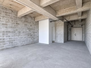 OFICINA EN VENTA EN EDIFICIO BURGO, ZONA 14 - 2