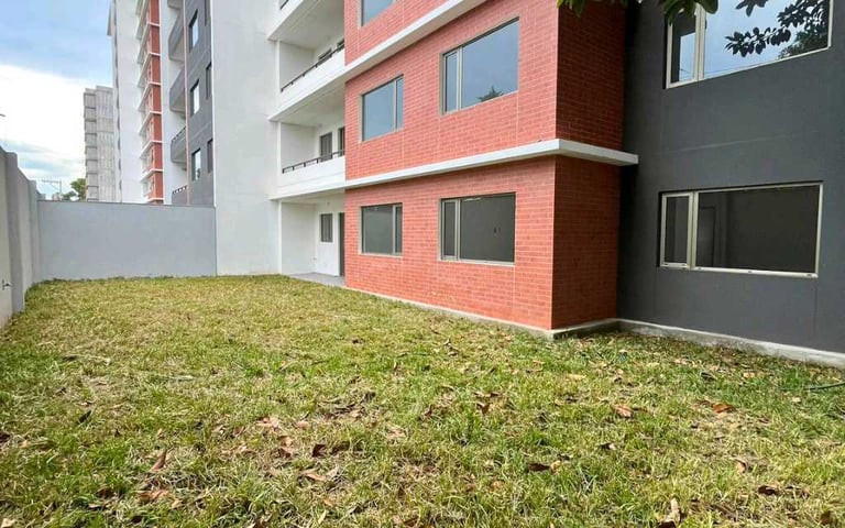 APARTAMENTO CON JARDÍN EN VENTA – SEGHERIA ZONA 14 (LA VILLA) - Miniatura 11