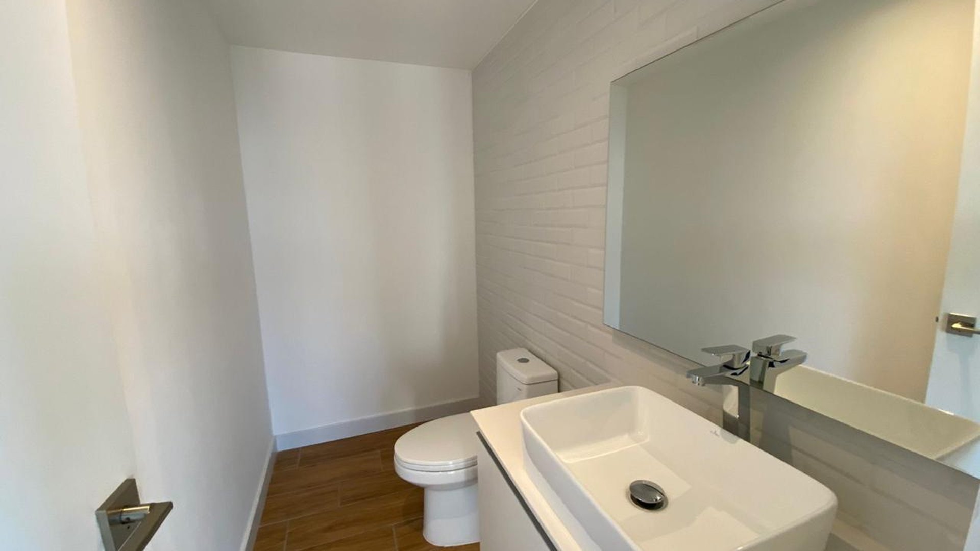 VENTA Ó ALQUILER DE MODERNO Y AMPLIO APARTAMENTO - QUO, ZONA 04 - Miniatura 5