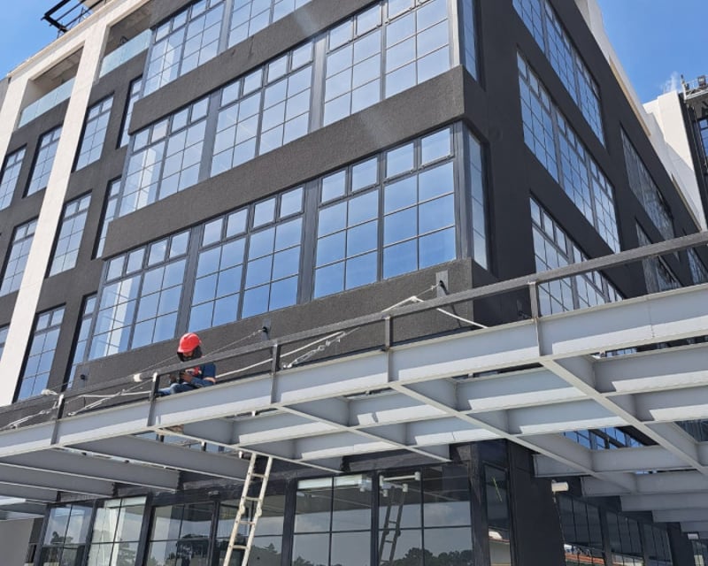 Oficinas en venta y renta en Centro Comercial en CAES