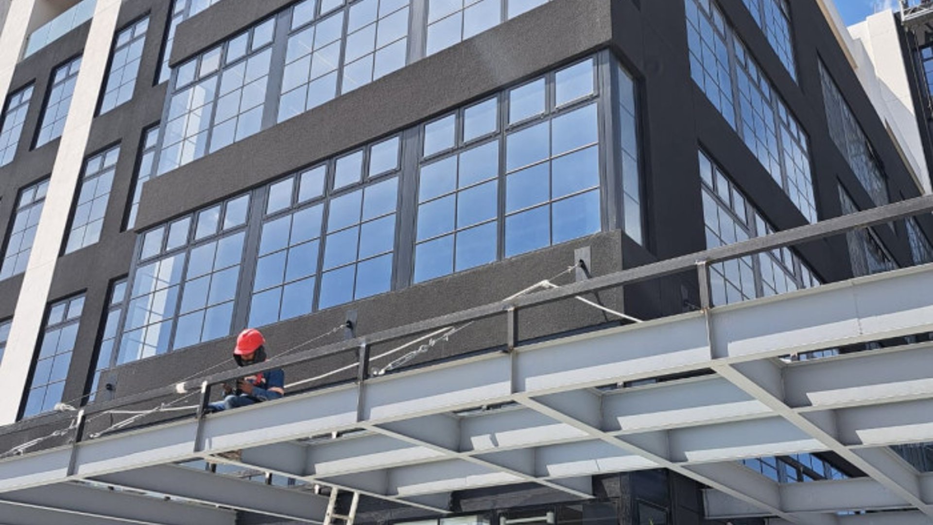 Oficinas en venta y renta en Centro Comercial en CAES