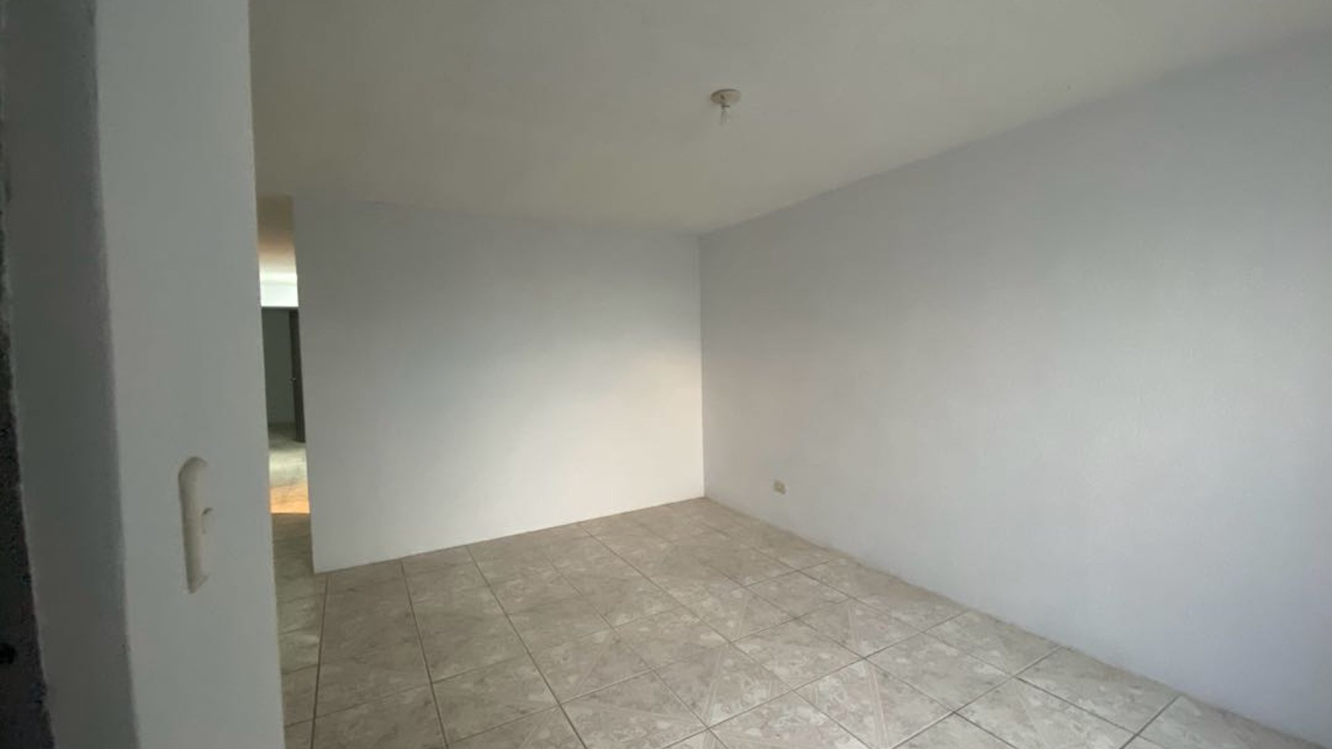 Apartamento en Renta en Granai II Zona 11 - Miniatura 2