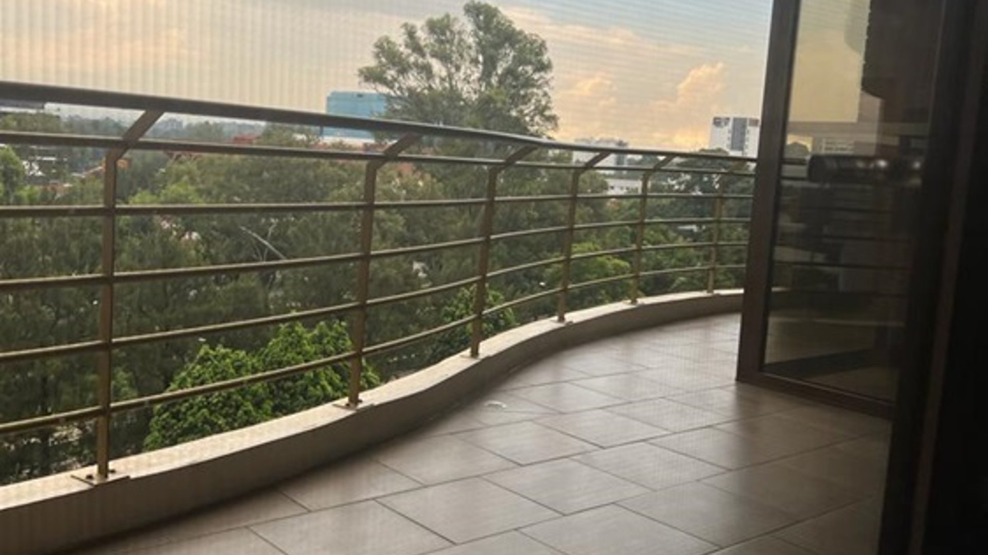 Alquilo Zona 14 apartamento Edificio Tadeus