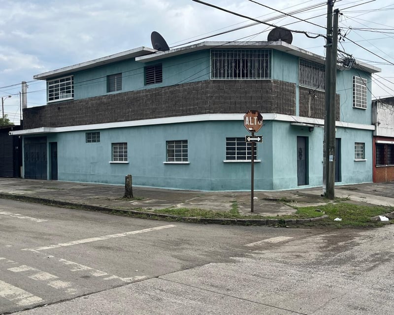 CASA COMERCIAL EN ALQUILER EN LA REFORMITA ZONA 12