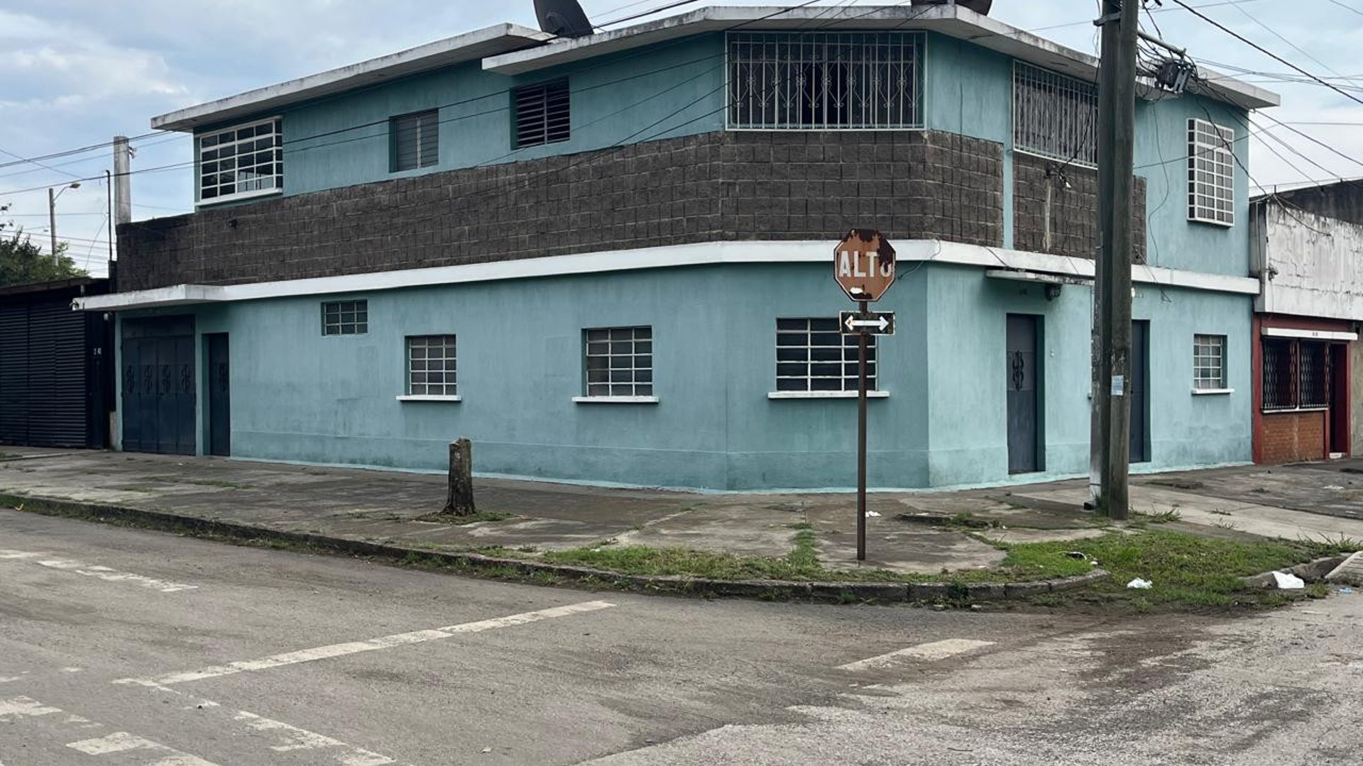 CASA COMERCIAL EN ALQUILER EN LA REFORMITA ZONA 12 - Image 1