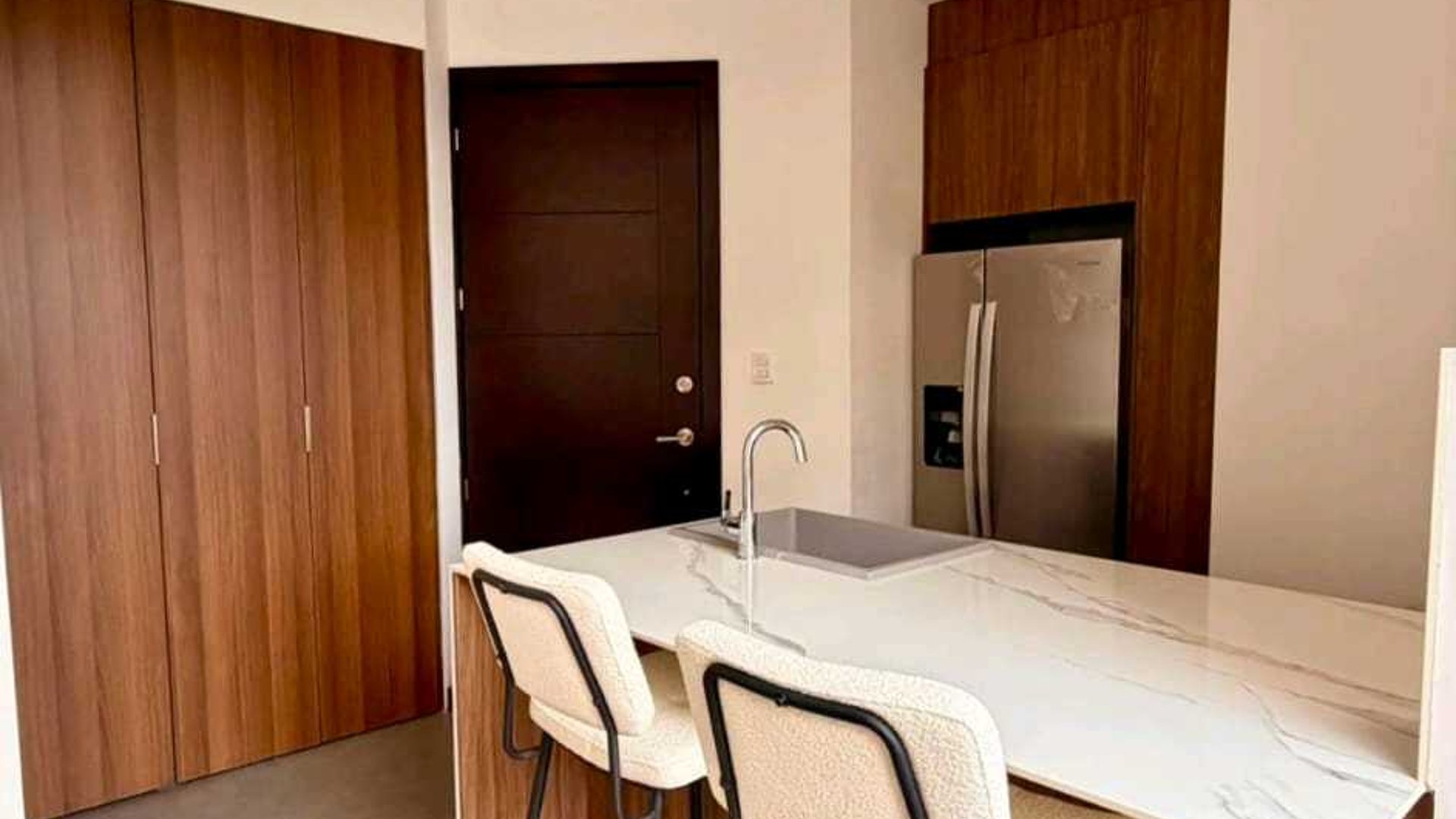 APARTAMENTO AMUEBLADO EN ALQUILER????Edificio Arles, Zona 15 - Miniatura 4