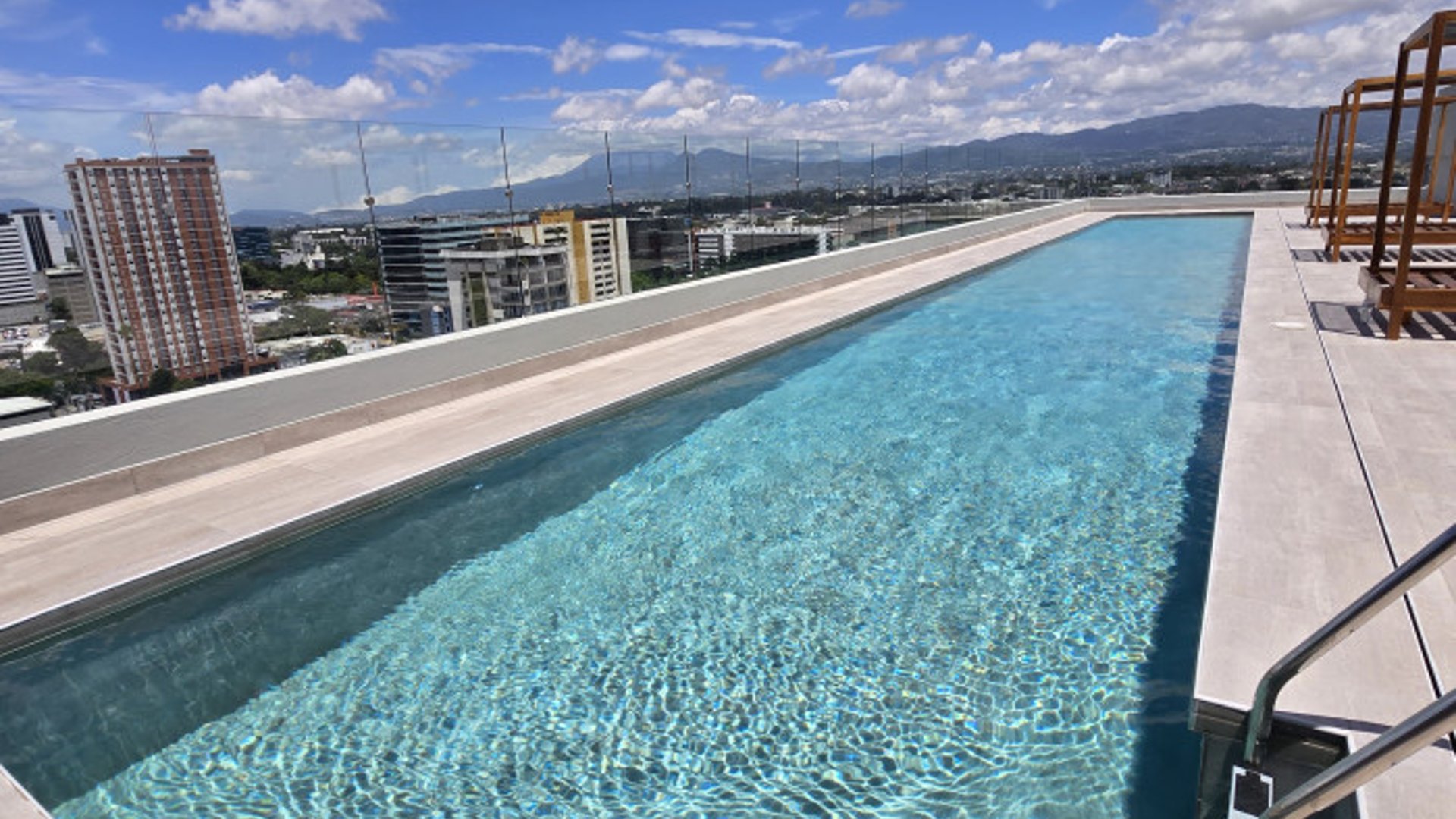 En renta apartamento en la zona 10 Ciudad vieja - Miniatura 13