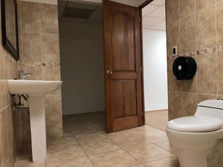 Local comercial en renta, en Zona 10 - 5