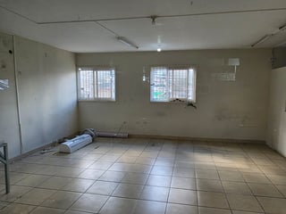 Bodega industrial con oficinas cerca de Calzada Roosevelt - Ref-5427 - Image 13