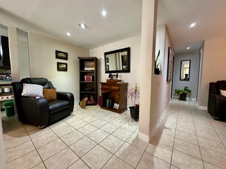 En Venta Casa De Esquina Dentro de Condominio en Zona 11 - 3