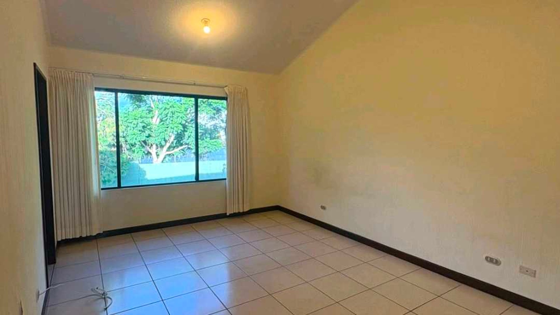 CASA EN ALQUILER ???? Alameda San Isidro, Zona 16 - Miniatura 6