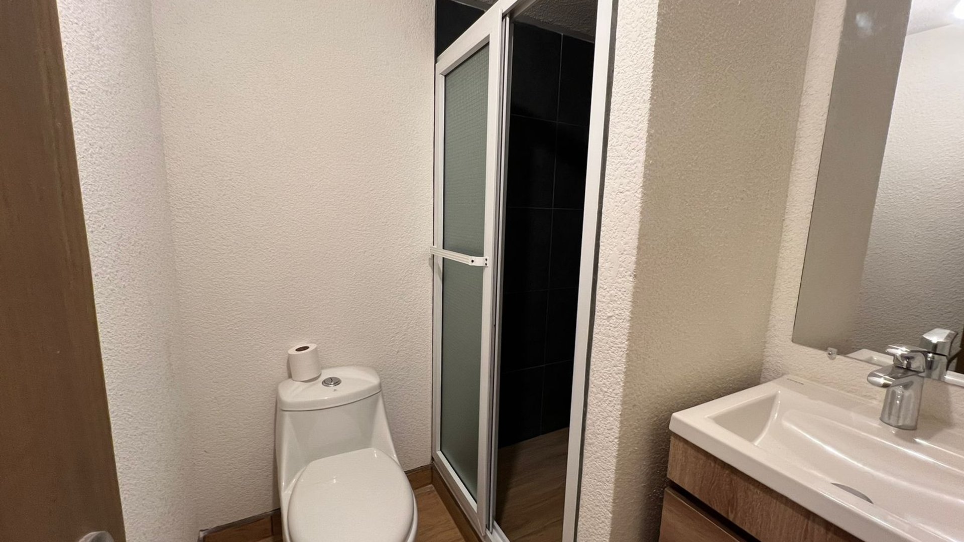 APARTAMENTO EN RENTA EN EDIFICIO UNIDO  ZONA 17 - Miniatura 19