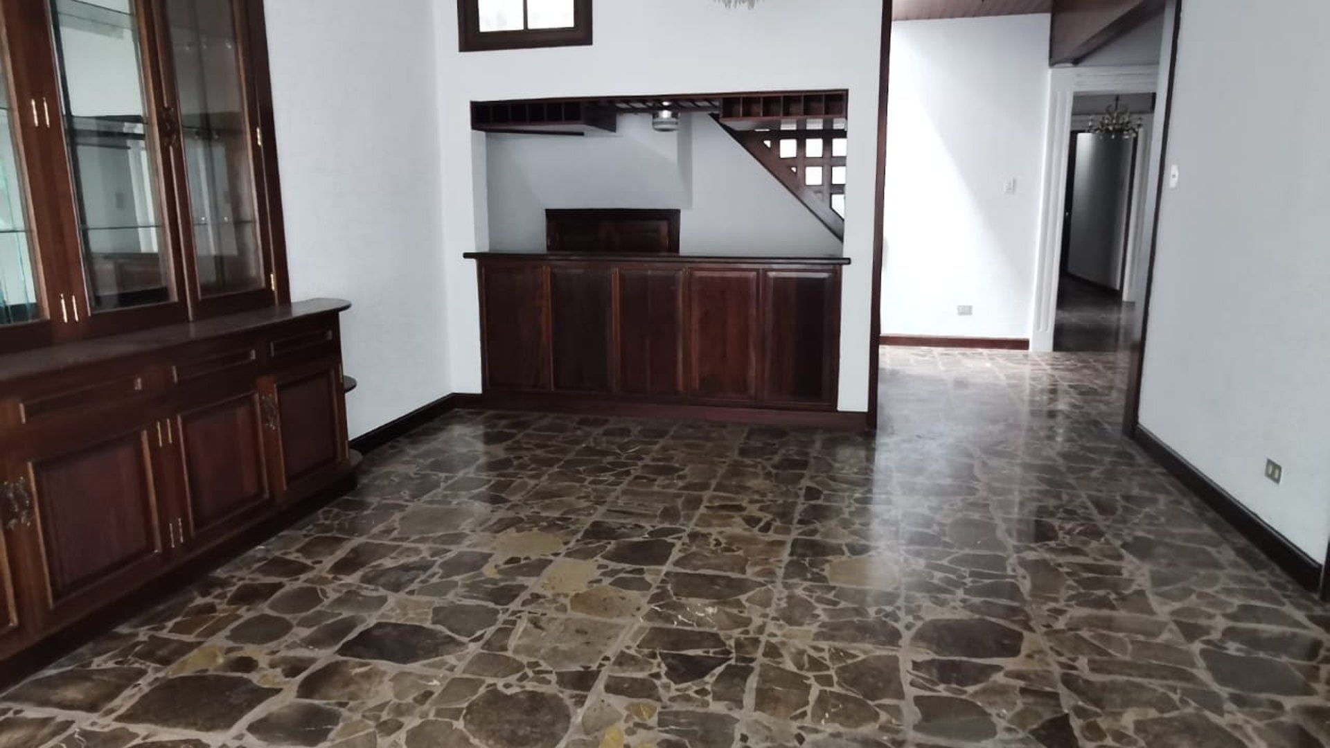 Vendo Espectacular casa en Zona 10 - Miniatura 13