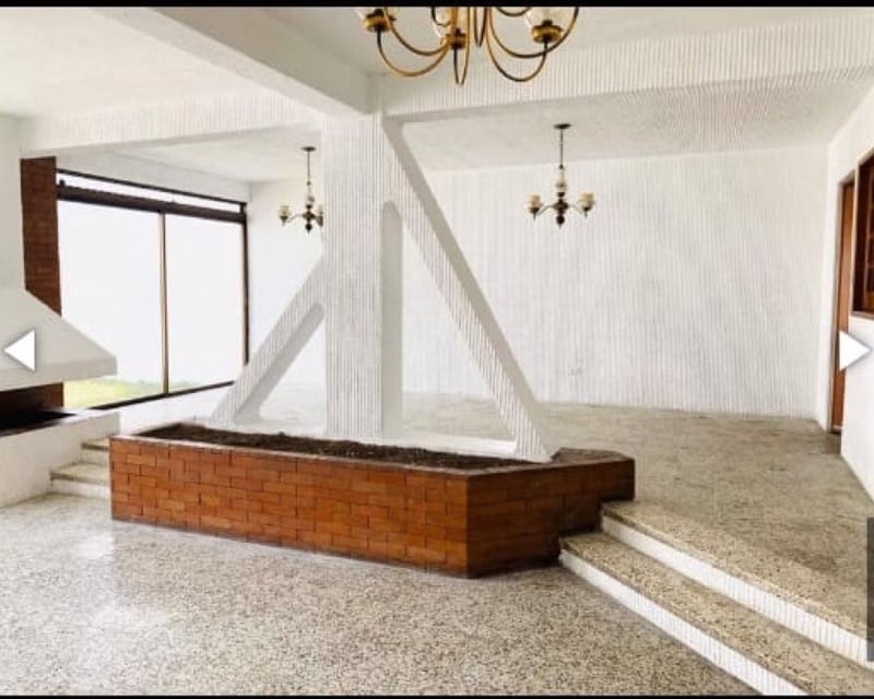 Vendo Casa  de 2 Niveles en zona 10