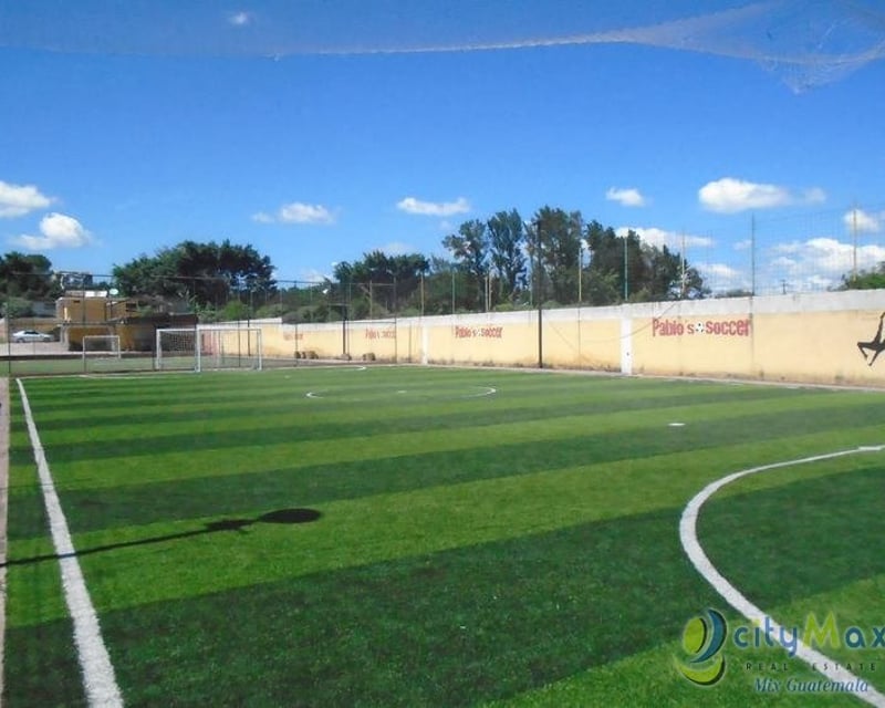 Terreno en Venta con canchas deportivas e instalaciones