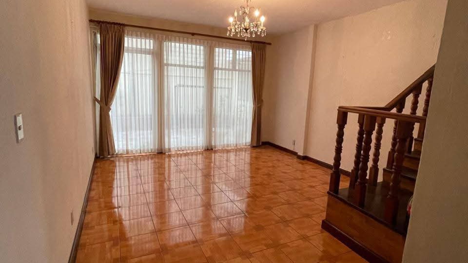 Amplia casa en venta y renta Prados de Monte Maria Zona 12