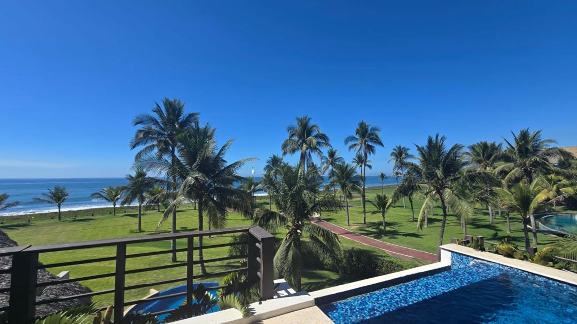 BLANC MONTERRICO FRENTE AL MAR, VILLA EN VENTA - Image 1
