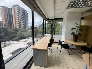 OFICINA AMUEBLADA EN ALQUILER – DESIGN CENTER, ZONA 10 | - 3