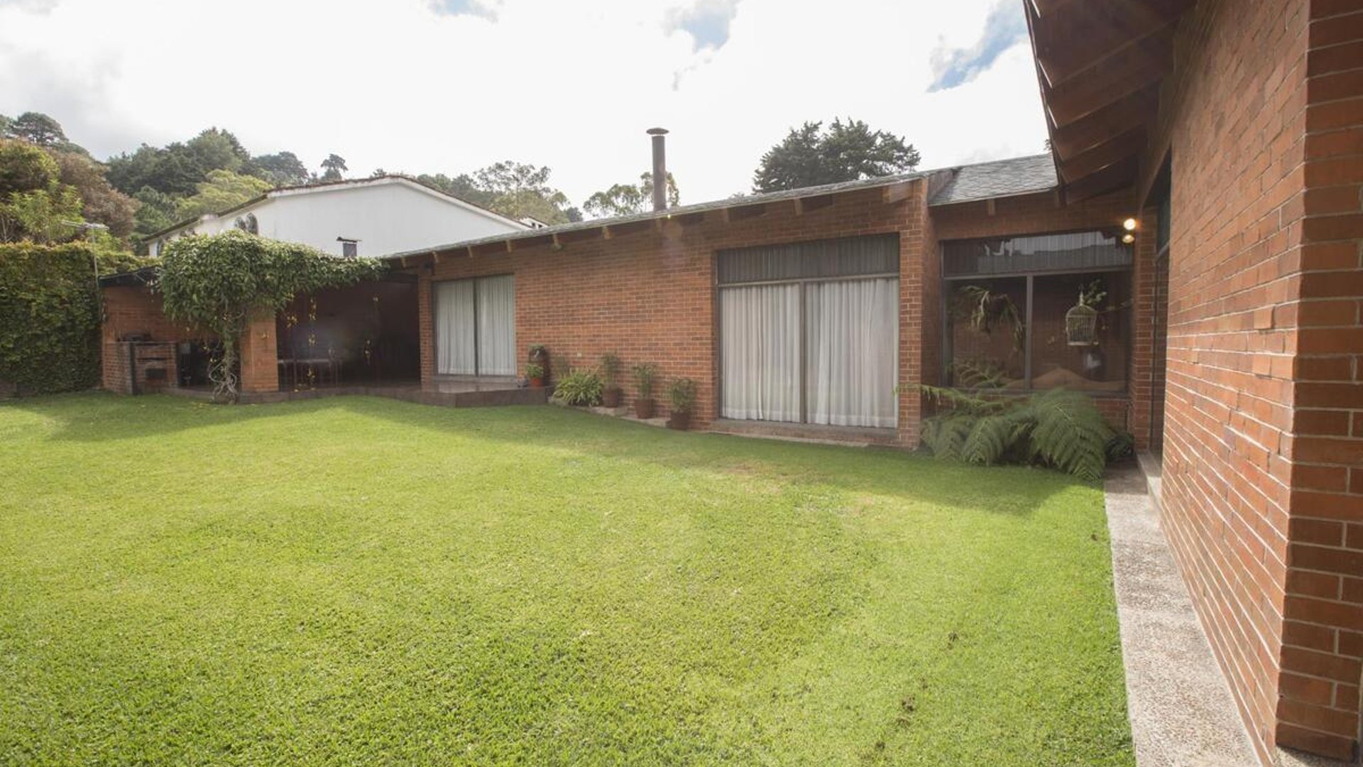 Amplia Casa de  UN NIVEL  , EN VENTA en Santa Rosalía